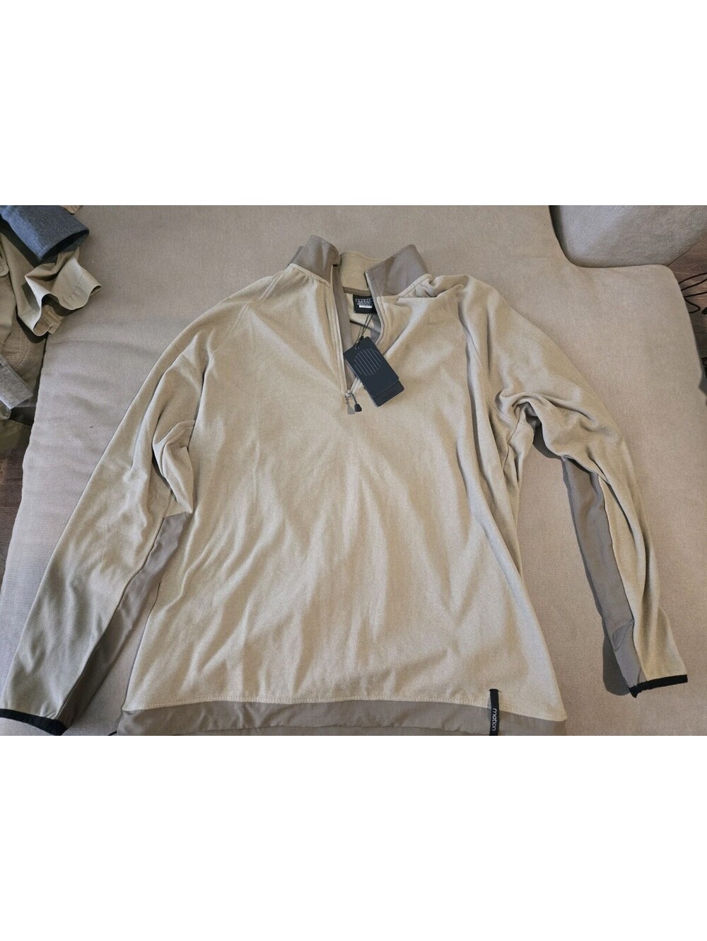 Men’s Black Motion Quarter Zip Fleece Pullover.  L
